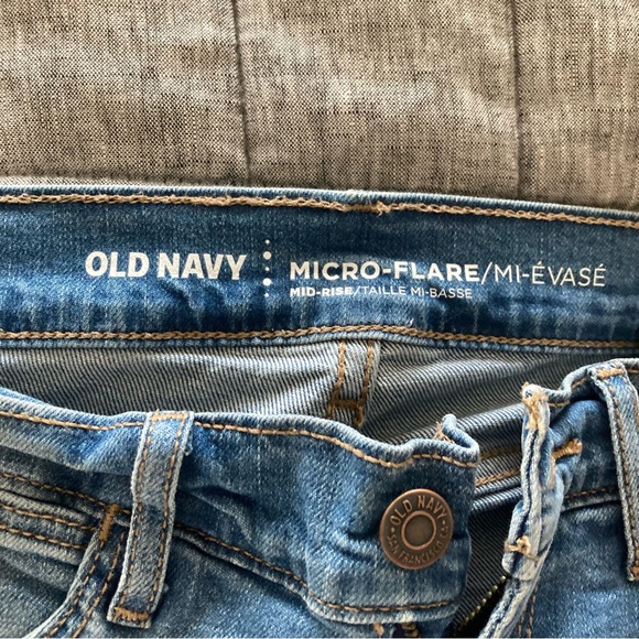 Hand embroidered Old Navy micro-flare mid-rise jeans, size 0 - Picture 5 of 6